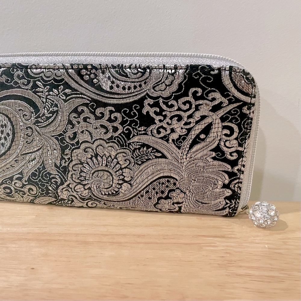 NWOT 💎Silver Black Paisley Clutch Wallet, White House Black Market